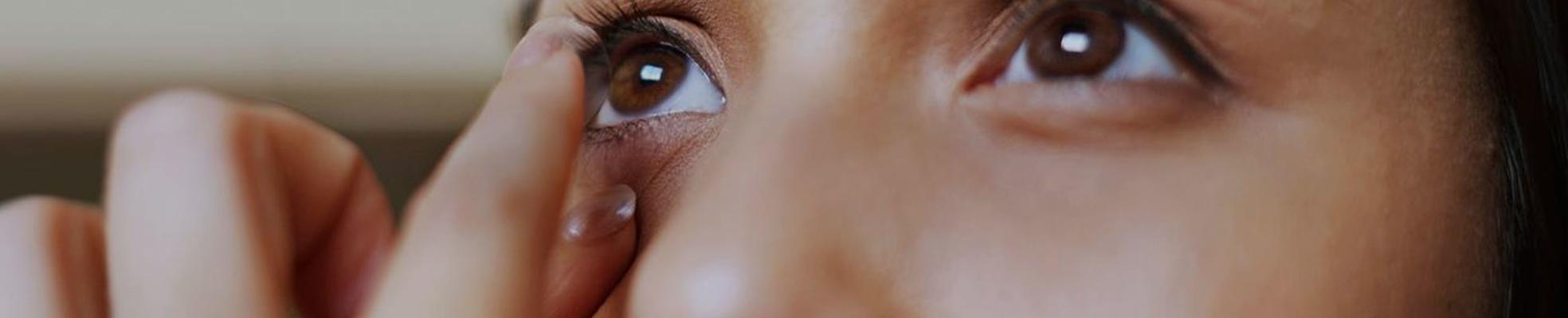 Как правильно надевать и снимать контактные линзы: подробная инструкция